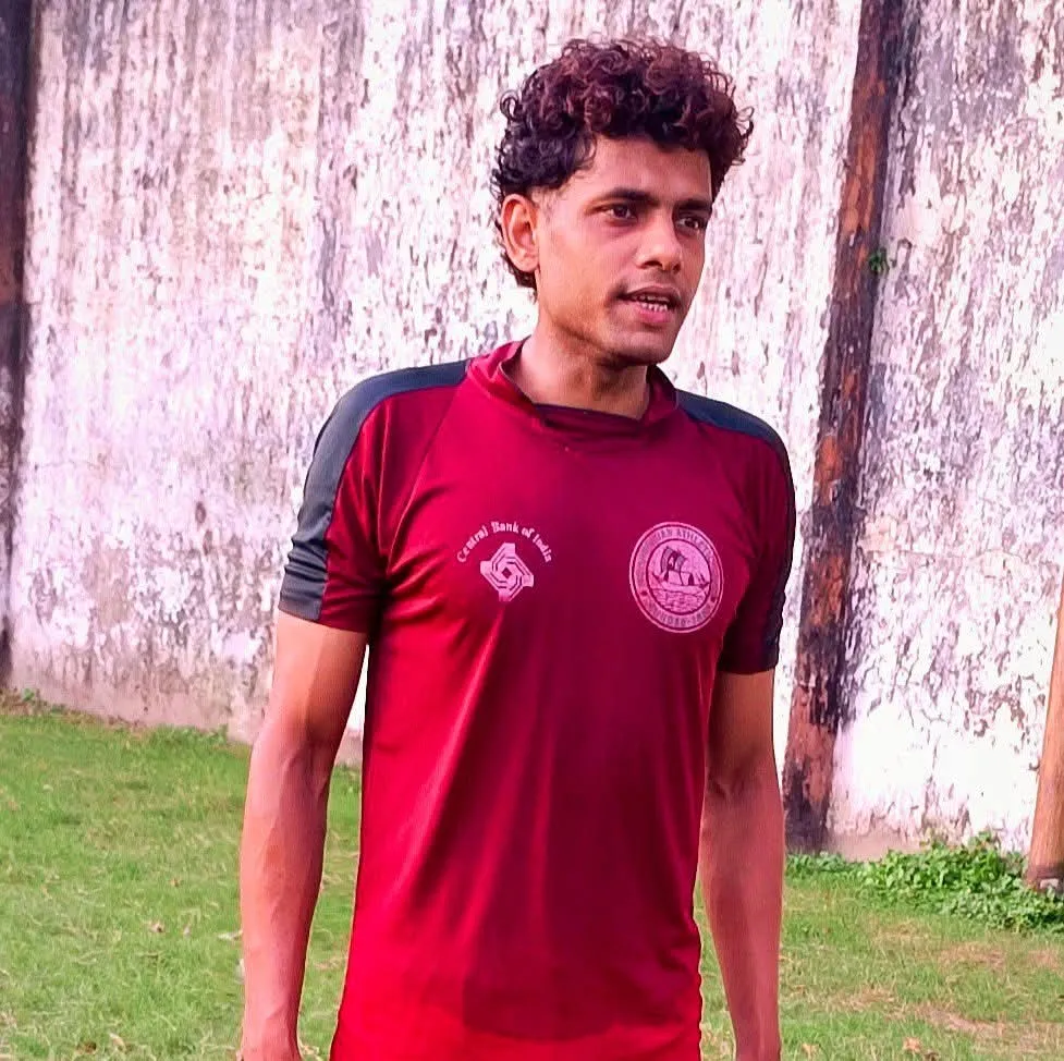 পেশাদার ফুটবলার মাহরুজ সিদ্দিকী নাদিম বর্তমানে ২০২৬ মরসুমের জন্য নতুন ক্লাবের সন্ধানে রয়েছেন। পশ্চিমবঙ্গের পূজালির বাসিন