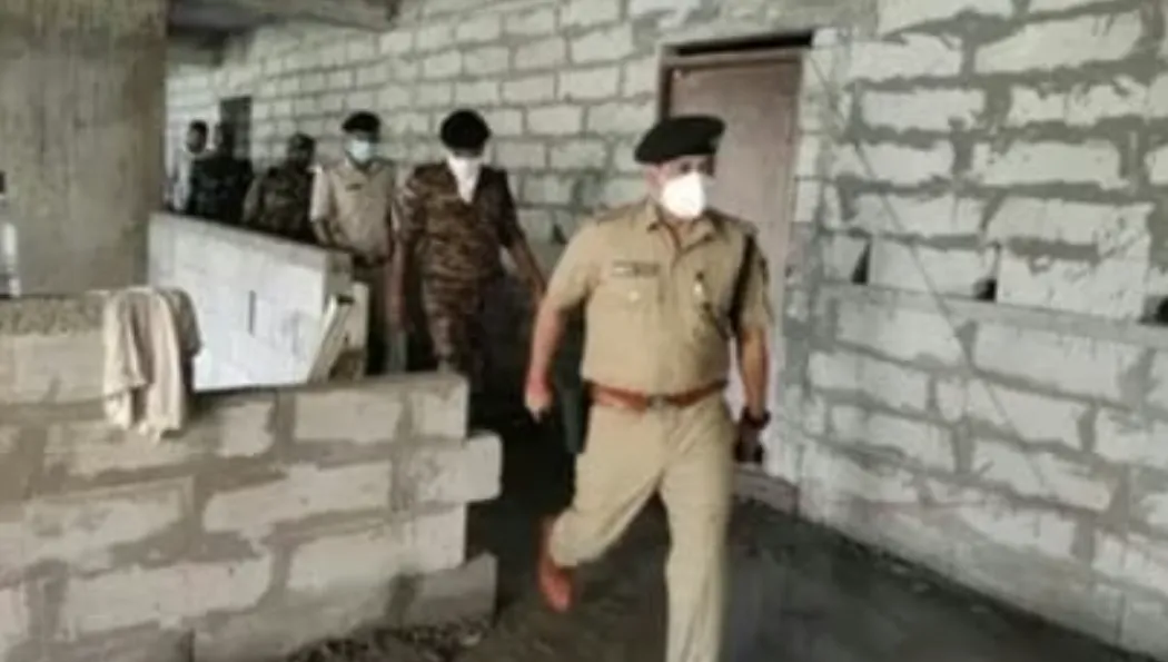 हाजीपुर निर्माणाधीन भवन से युवक का शव मरमद जांच में जुटी वैशाली पुलिस।