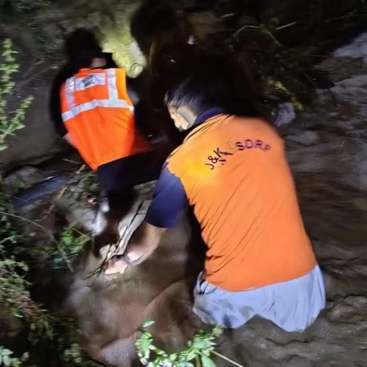 SDRF Rescues Family After Cloudburst Triggers Stream Blockage in Kulgam