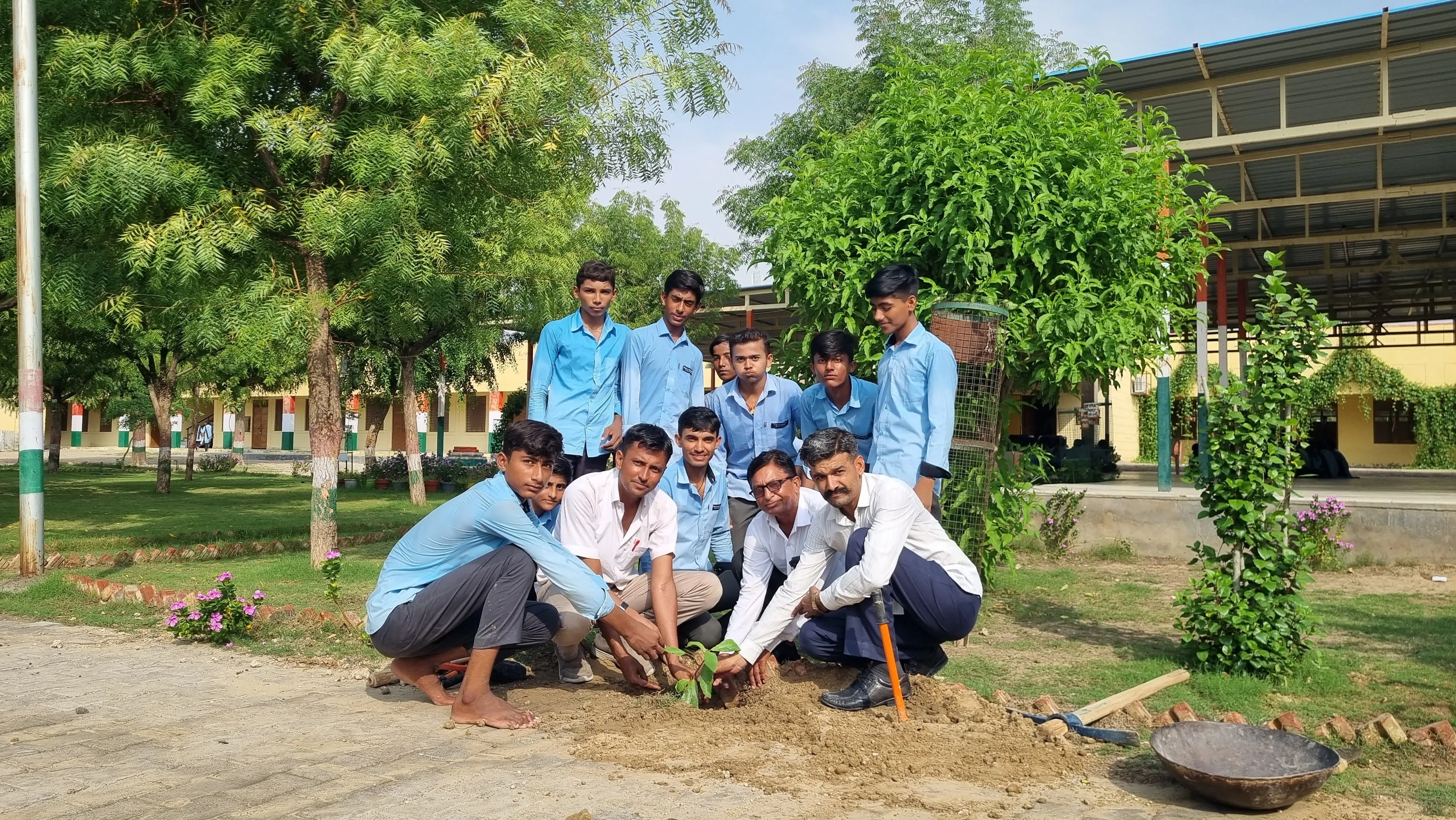 हरियालो राजस्थान अभियान के तहत रतेऊ विद्यालय में हुआ पौधारोपण
