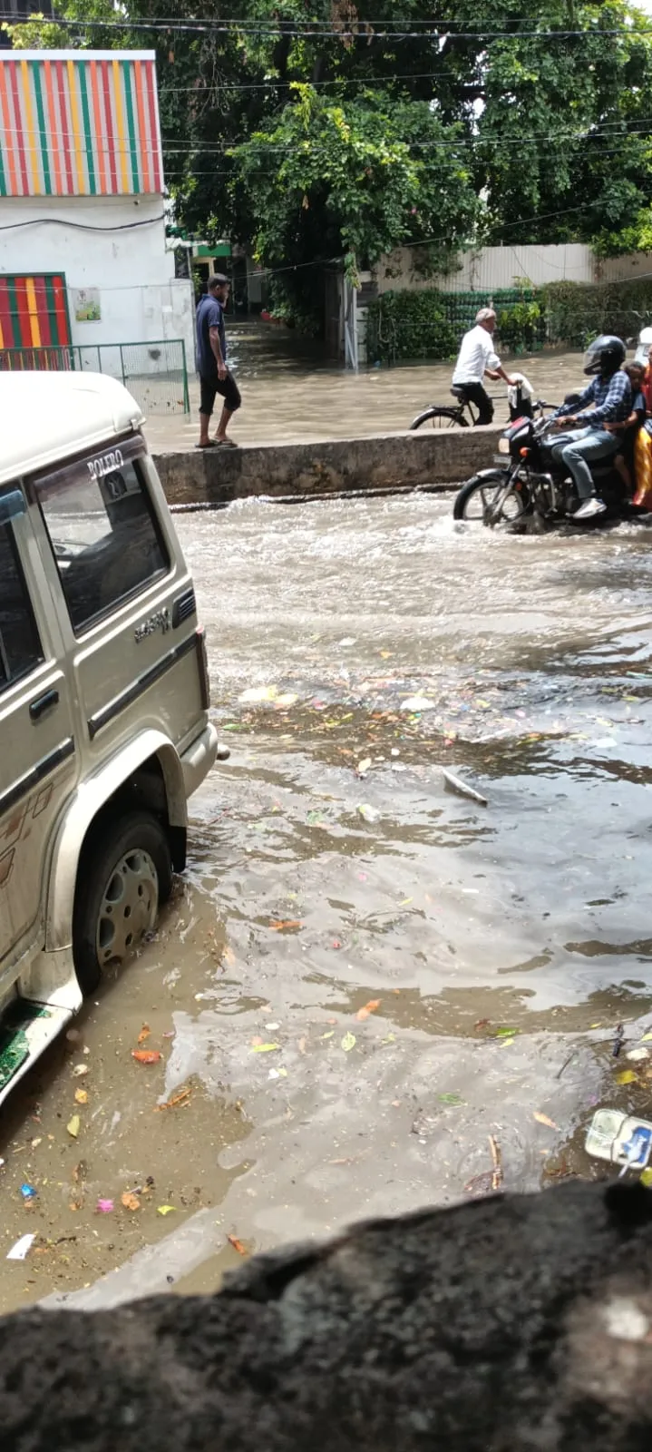 Kanpur Nagar RTO m pani ka khair