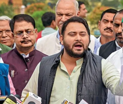 सीवान AK-47 फायरिंग पर तेजस्वी यादव का बड़ा हमला, बोले— छात्रों पर गोली चलाने का आदेश किसने दिया?