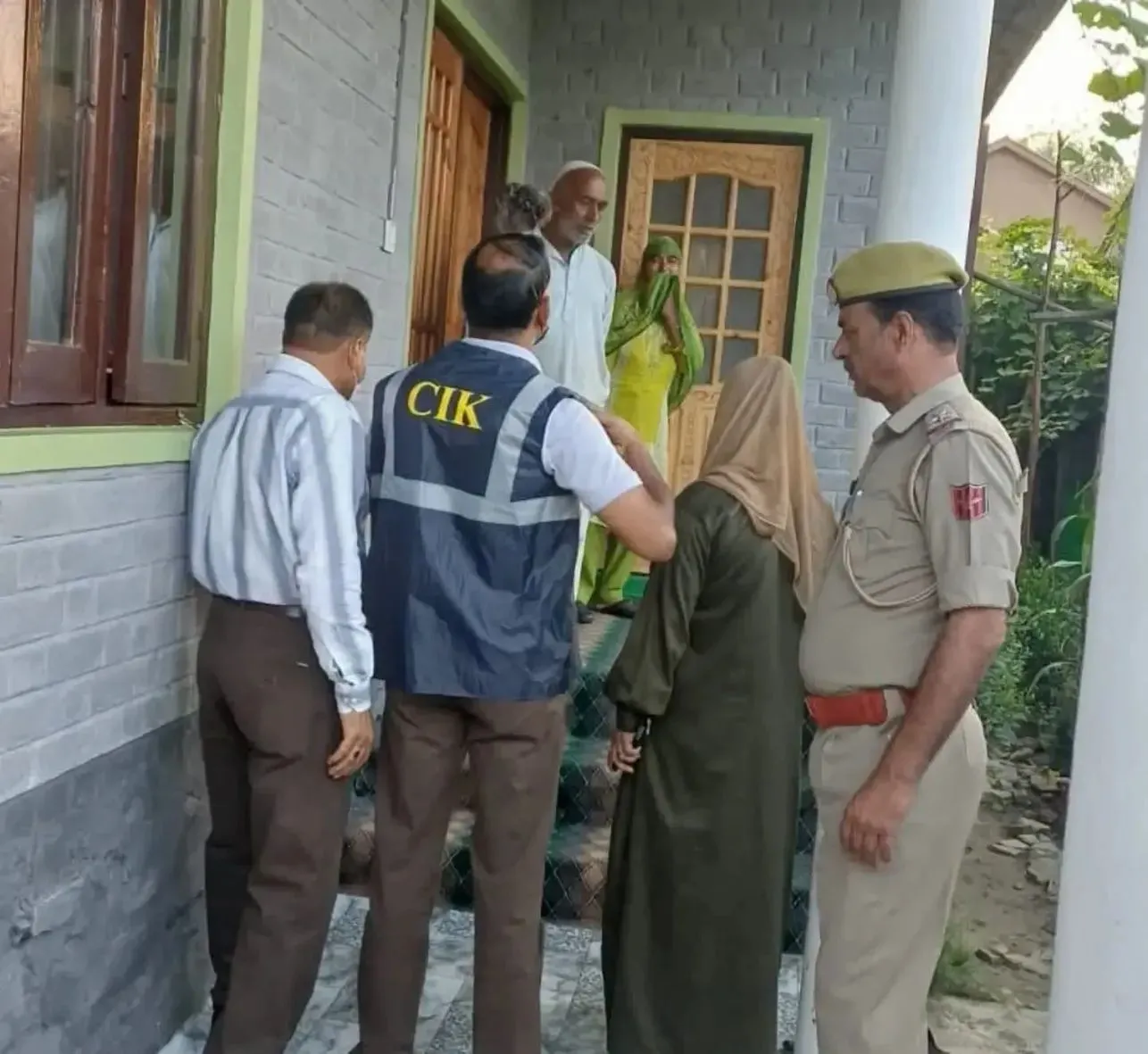 J&K Police CIK Raids Five Valley Districts, Seizes Digital Devices in Anantnag