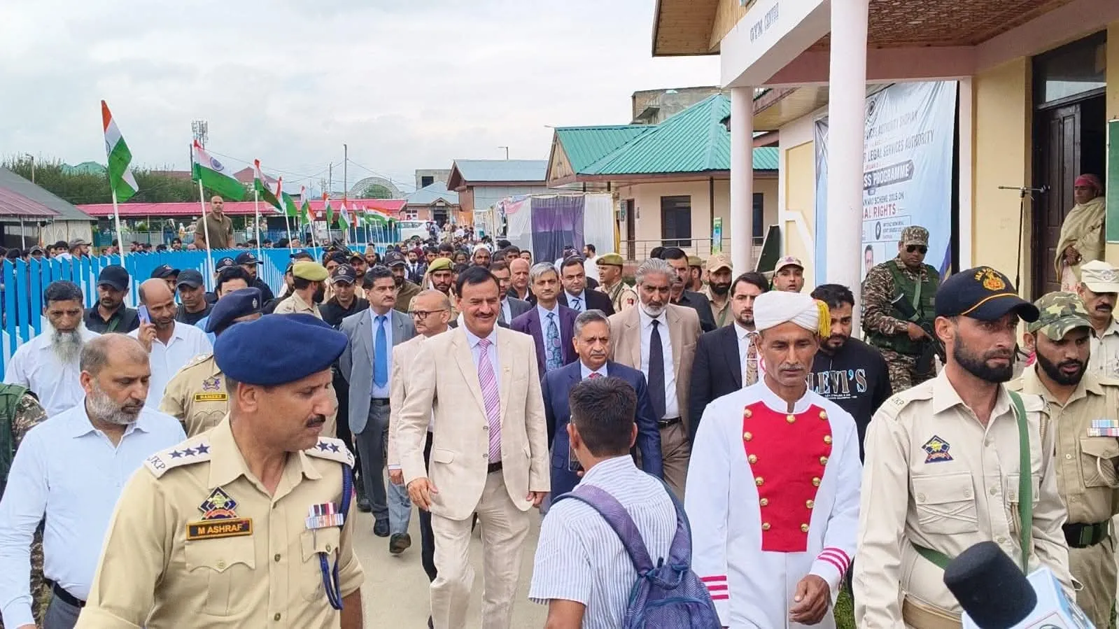 Chief Justice Sanjeev Kumar Visits Shopian, Presides Over Tribal Rights Awareness Programme