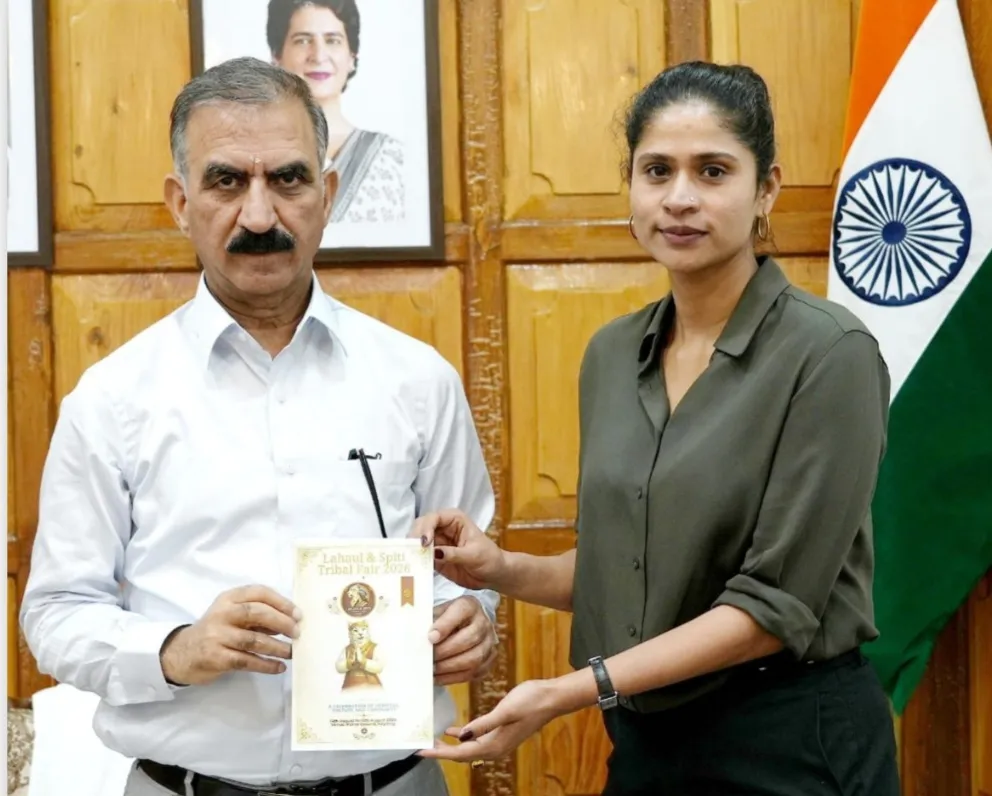 शिमला में उपायुक्त किरण भड़ाना ने मुख्यमंत्री को जनजातीय उत्सव का आधिकारिक निमंत्रण सौंपा