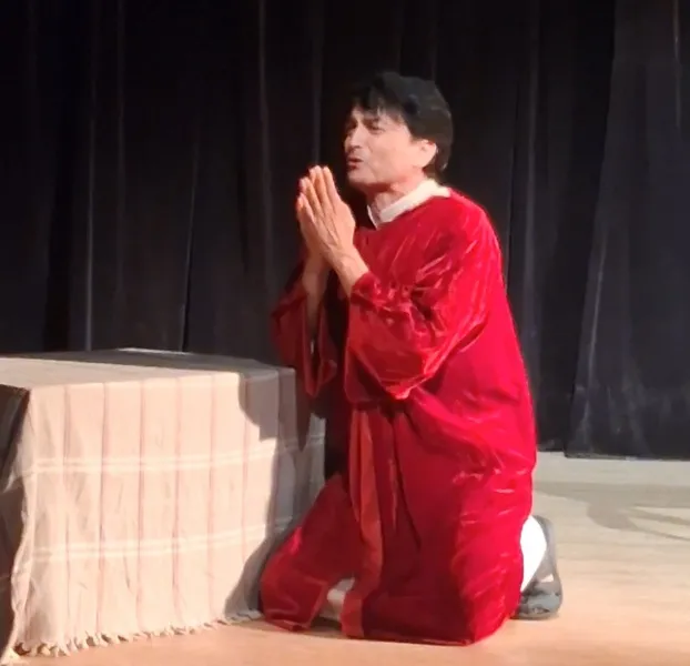 रंगमंच : कुल्लू में नाटक "मैं मनोहर सिंह हूँ" का सफल मंचन: प्रसिद्ध अभिनेता के जीवन और अभिनय यात्रा को किया जीवंत