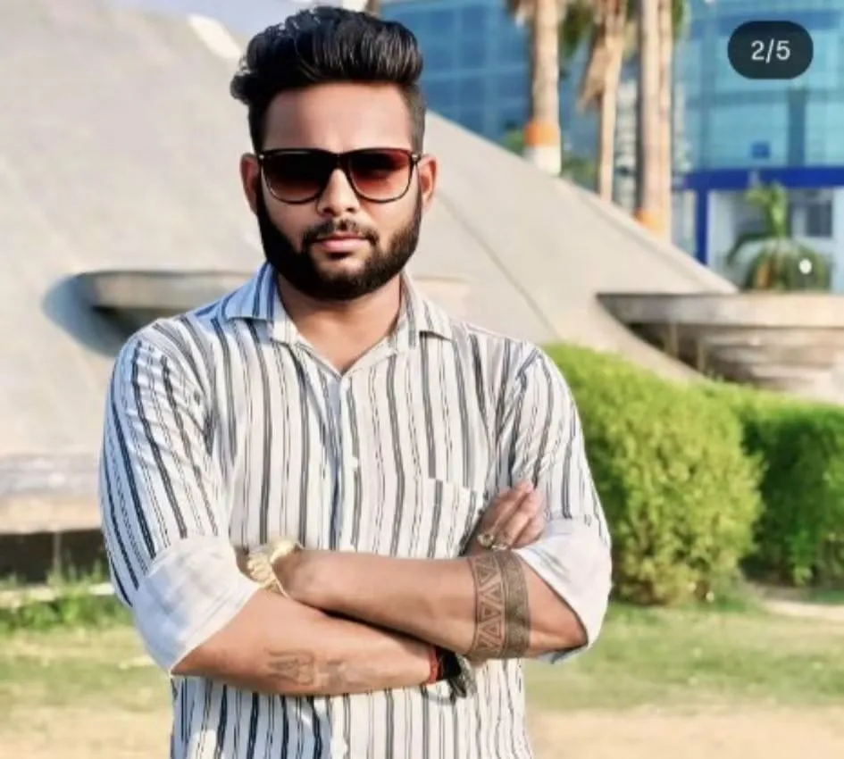 महादेव के दर्शन को जा रहे तीन युवकों की बाइक ट्रैक्टर-ट्रॉली से भिड़ी, दो की मौत
