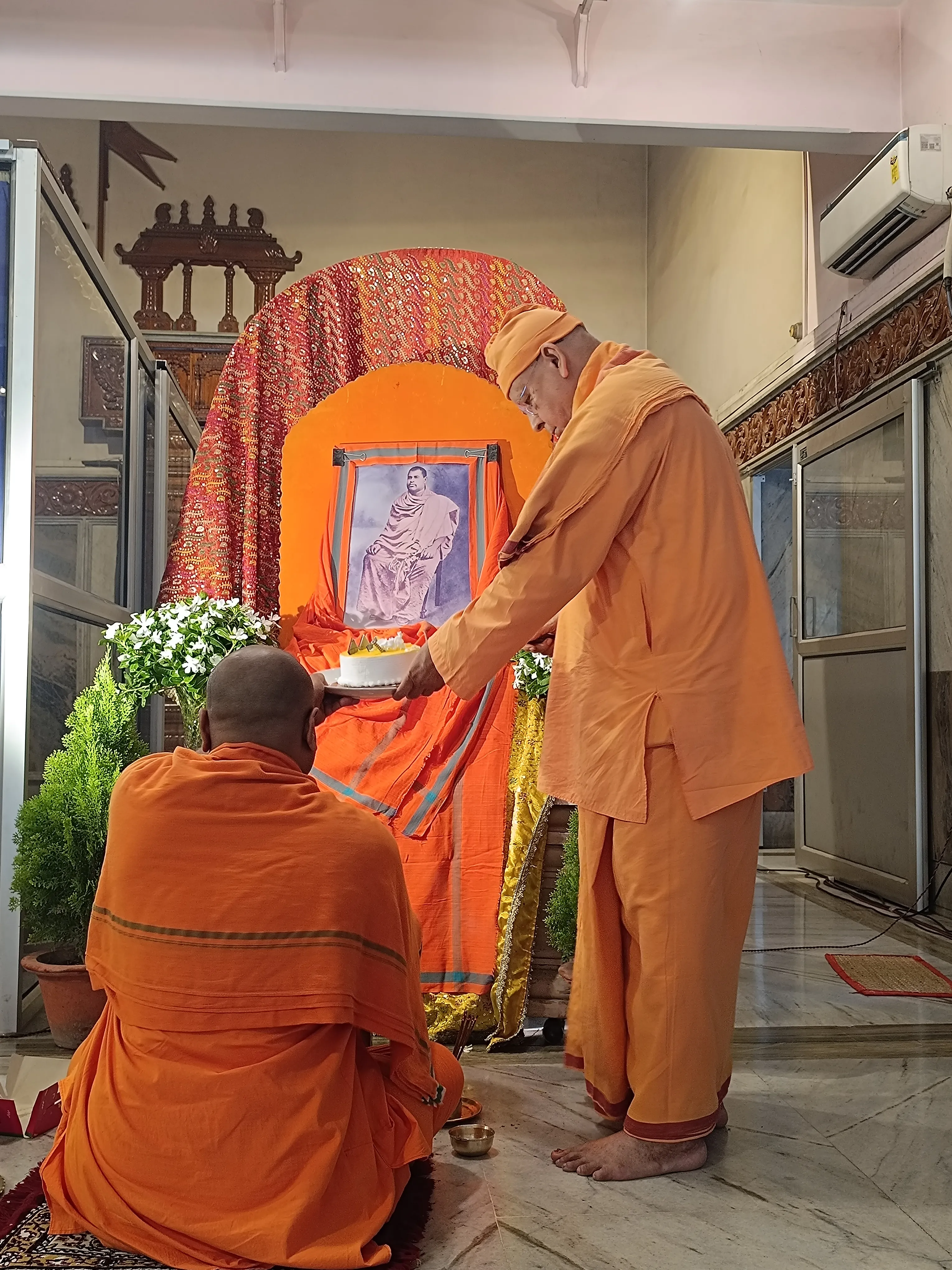 रामकृष्ण मठ, लखनऊ में स्वामी रामकृष्णानन्द की जयंती श्रद्धापूर्वक मनाई गई