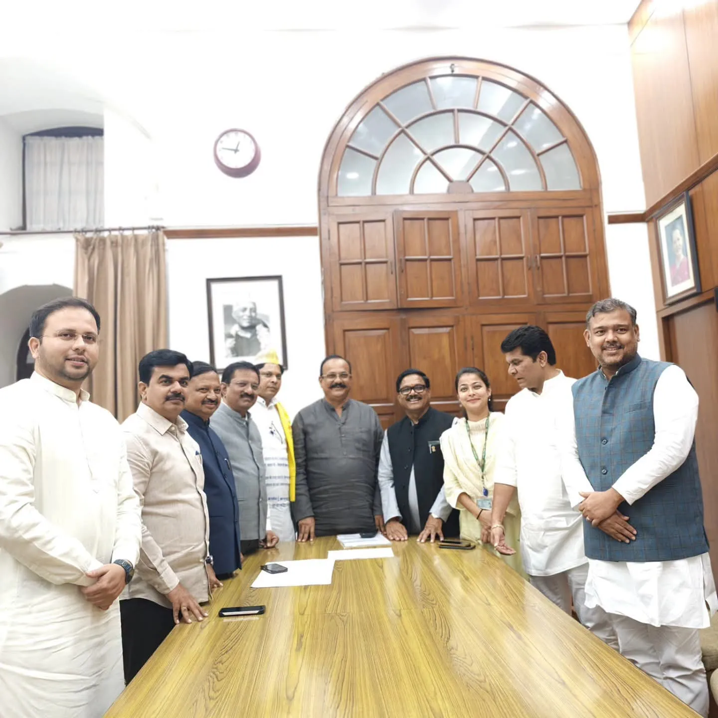 वी दिल्ली में संसद सत्र के दौरान महाराष्ट्र कांग्रेस प्रदेशाध्यक्ष ने खासदारों की बैठक बुलाई