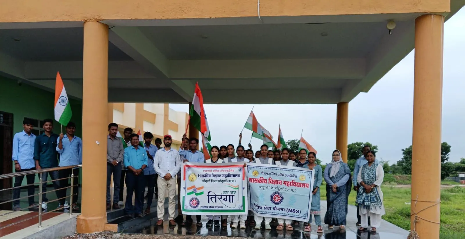 हर घर तिरंगा अभियान के तहत महाविद्यालय में निकाली गई विशाल तिरंगा रैली