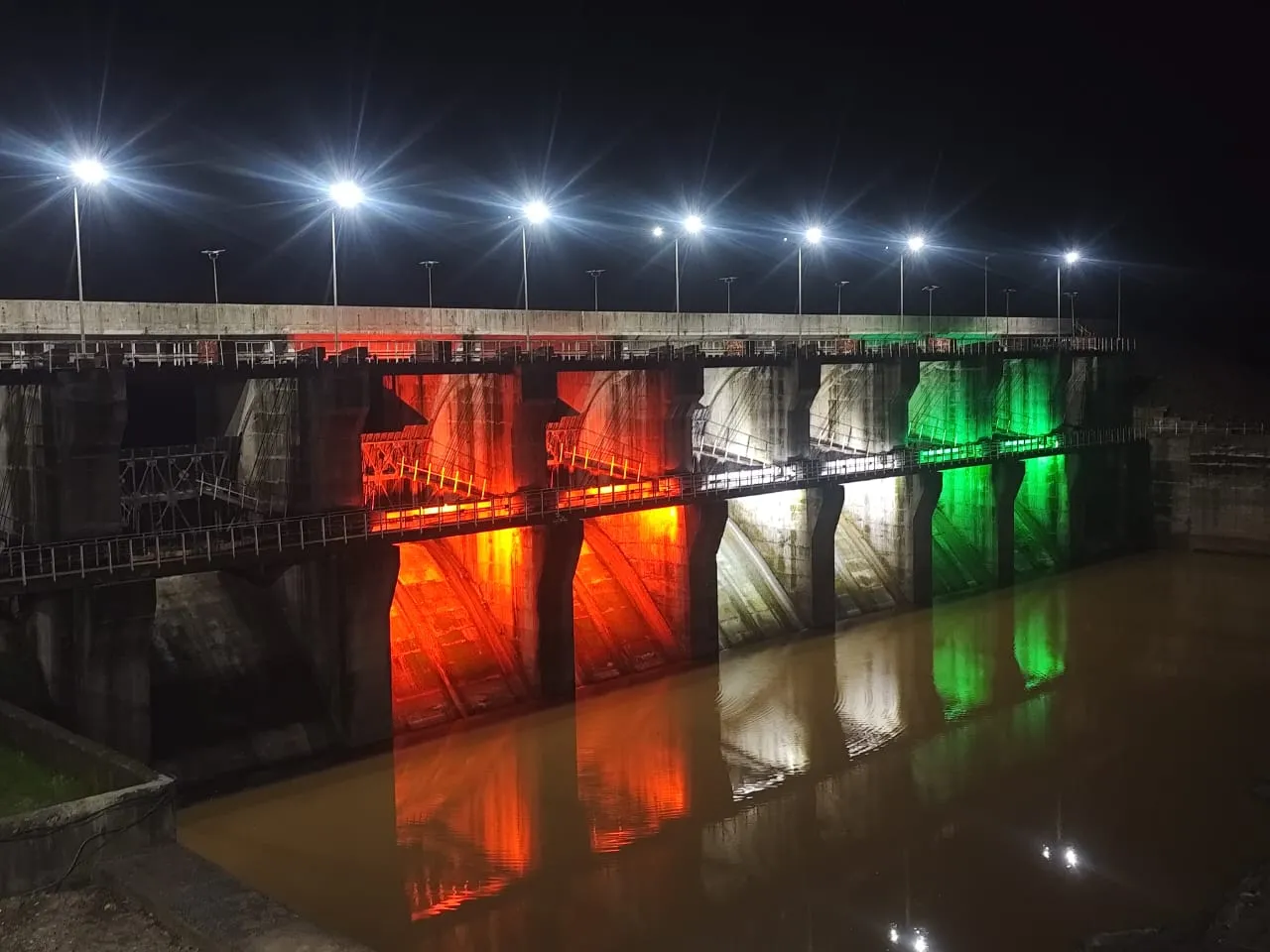 तिरंगे की रोशनी से जगमगाया बिलगांव मध्यम परियोजना का बांध, देशभक्ति के रंग में रंगा डिंडौरी
