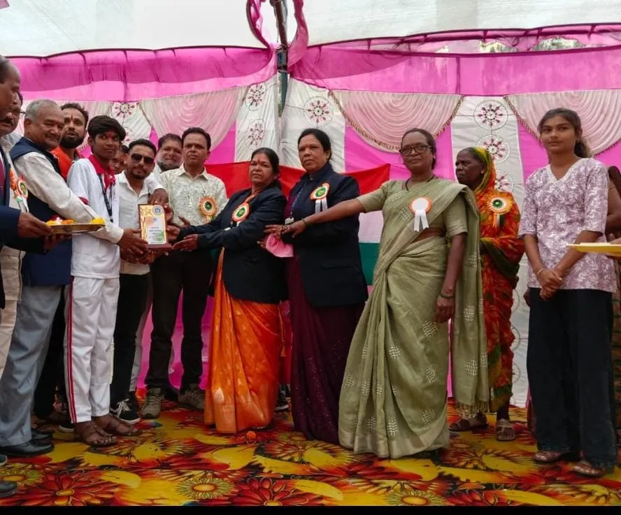 चांगोबा में हर्षोल्लास से मनाया गया स्वतंत्रता दिवस, मेधावी विद्यार्थियों का हुआ सम्मान