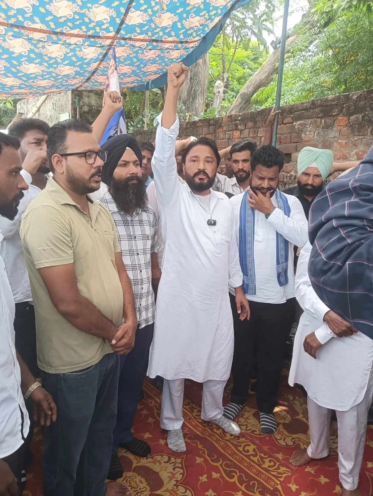 ਖਜੂਰ ਮੰਡੀ ਵਿੱਚ ਨਾਬਾਲਗ ਨਾਲ ਕਥਿਤ ਜਬਰ-ਜਨਾਹ ਮਾਮਲਾ: ਮੁਲਜ਼ਮ ਦੀ ਗ੍ਰਿਫ਼ਤਾਰੀ ਦੀ ਮੰਗ ਨੂੰ ਲੈ ਕੇ ਲਾਲੜੂ ਥਾਣੇ ਦਾ ਘਿਰਾਓ