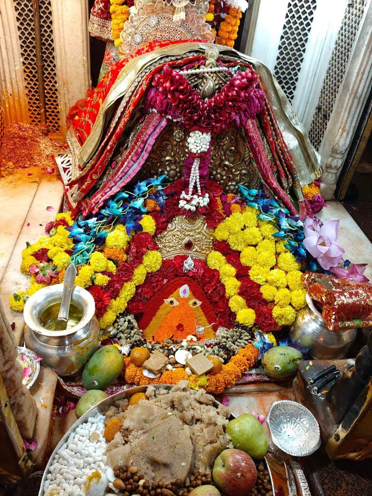 चिंतपूर्णी मंदिर में श्रद्धालुओं को प्रसाद नहीं मिला