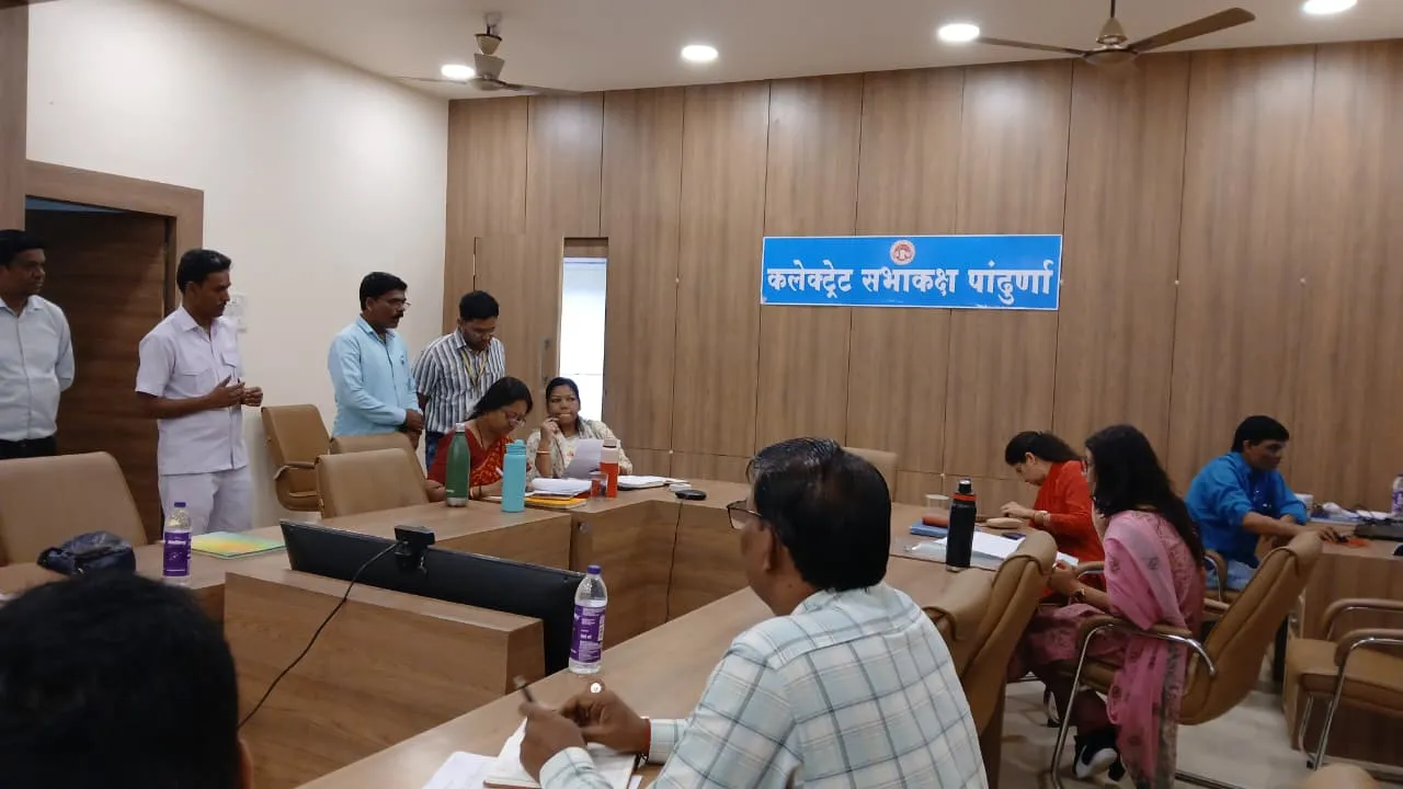 अपर कलेक्टर ने सुनी नागरिकों की समस्याएं, अधिकारियों को समय-सीमा में निराकरण के दिए निर्देश