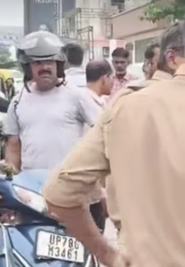 कल्याणपुर में दर्दनाक सड़क हादसा: डंपर की टक्कर से बाइक सवार की मौत, साथी गंभीर घायल