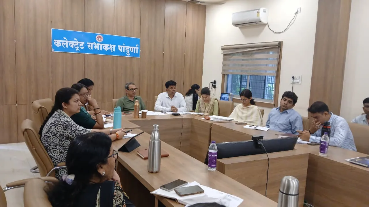 खाद-बीज की सुचारू आपूर्ति सुनिश्चित की जाएं: कलेक्टर श्री वशिष्ठ
