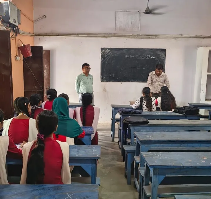 डीईओ ने किया मांडल विद्यालय का निरीक्षण, नियमित उपस्थिति पर दिया जोर