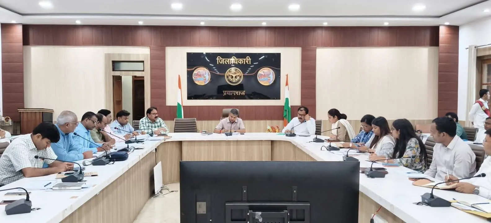 जिलाधिकारी की अध्यक्षता में मुख्यमंत्री डैशबोर्ड, विकास एवं निर्माण कार्यों की समीक्षा बैठक सम्पन्न