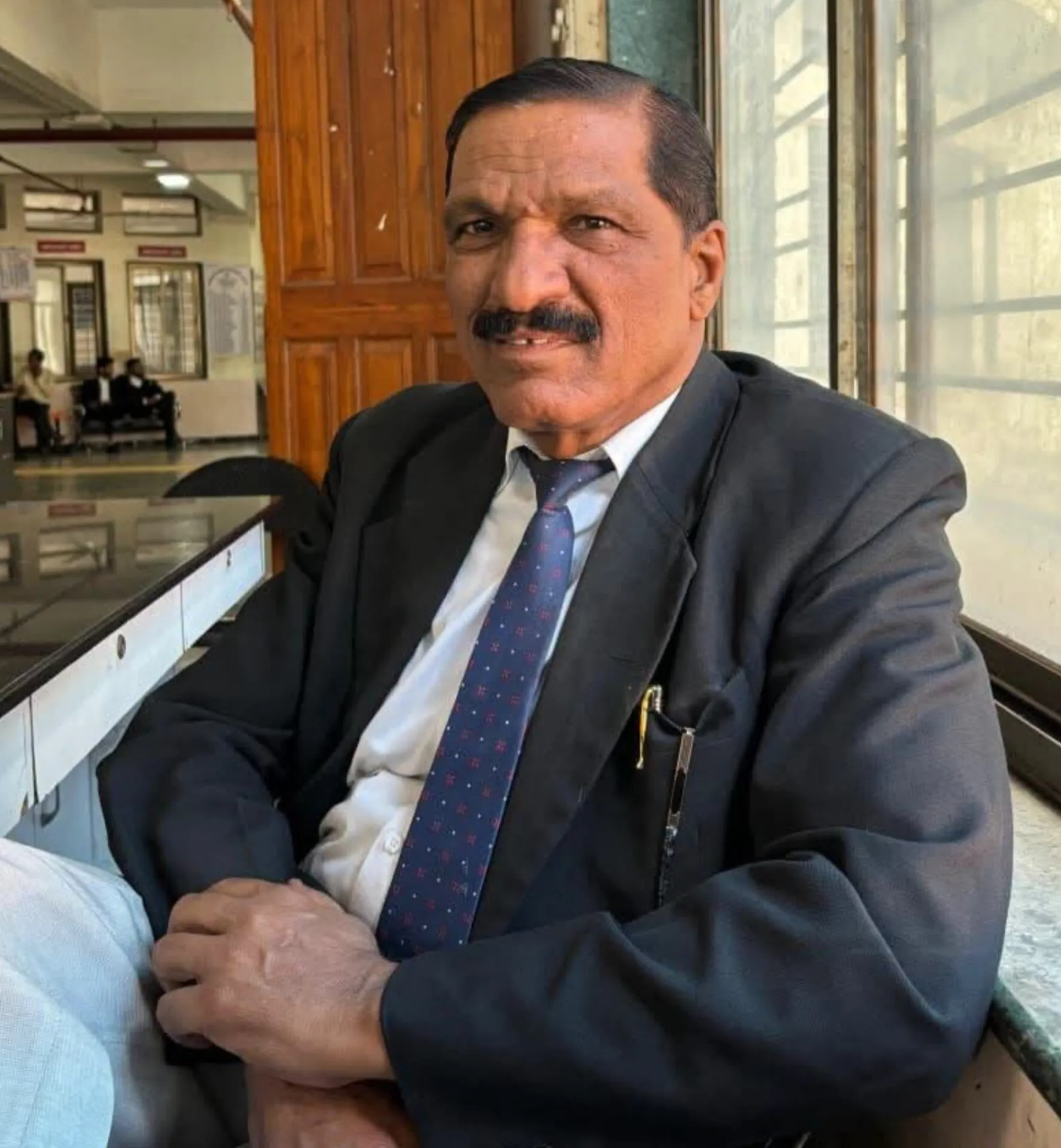 पत्रकारावर हल्ला करणाऱ्या फरार आरोपींना पोलिसांनी तात्काळ अटक करावी : ॲड. सुरेश लगड