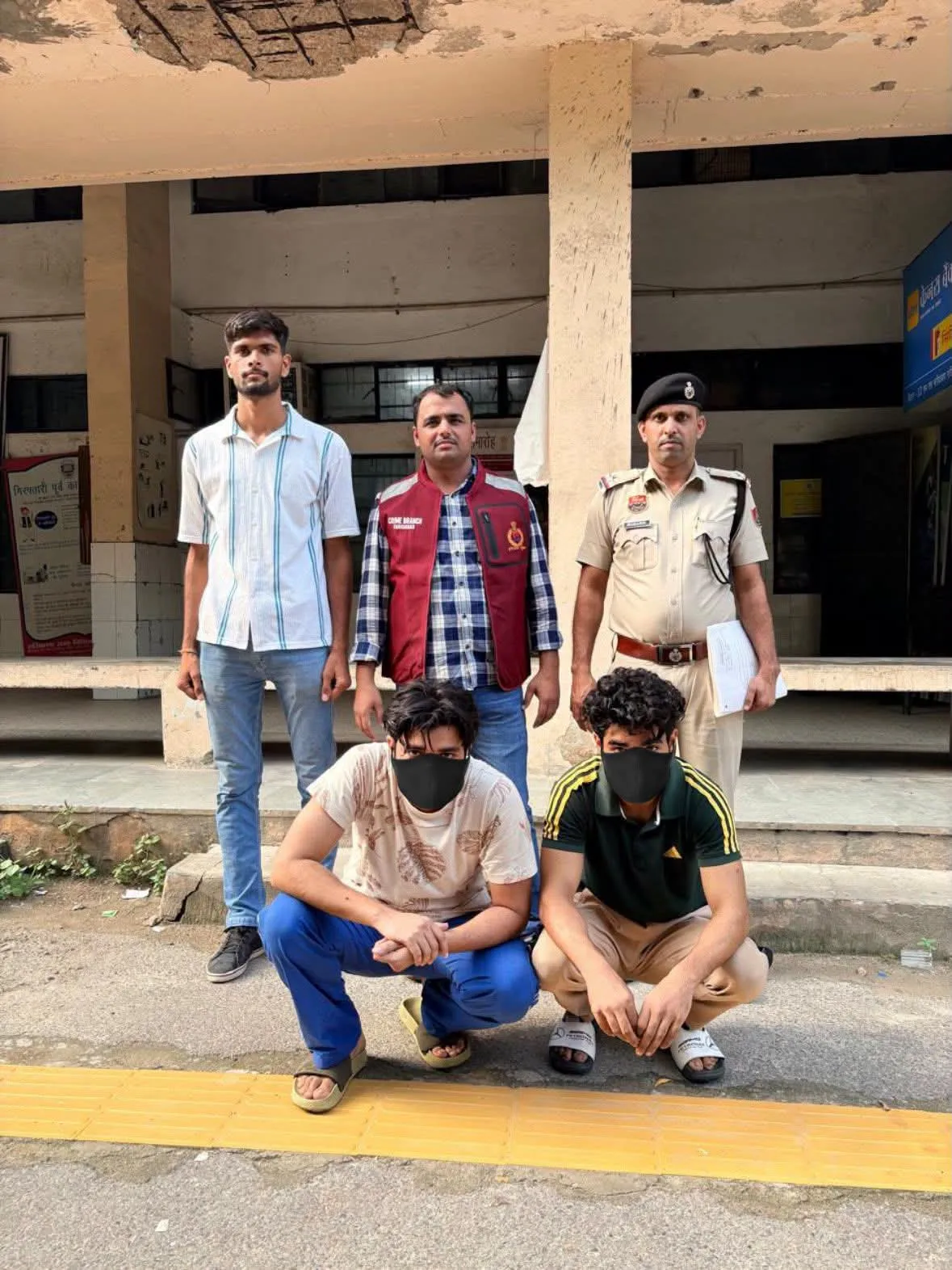हवाबाजी के लिए दोस्त से लिया था अवैध पिस्टल, क्राइम ब्रांच सेक्टर-30 ने दो आरोपित दबोचे