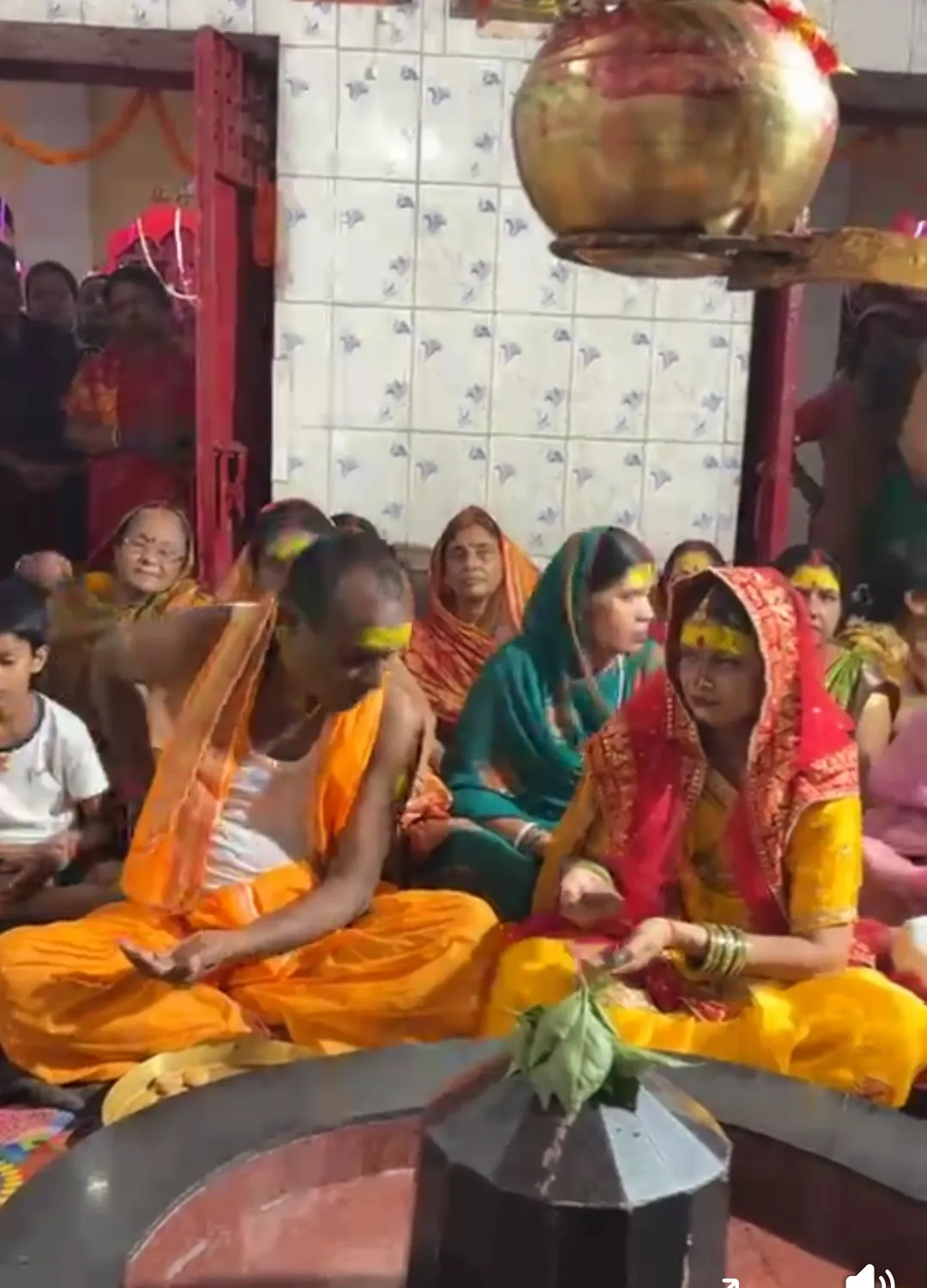 भोलेनाथ का श्रंगार कार्यक्रम वार्ड नंबर 11 के मंदिर मे आयोजित किया गया है