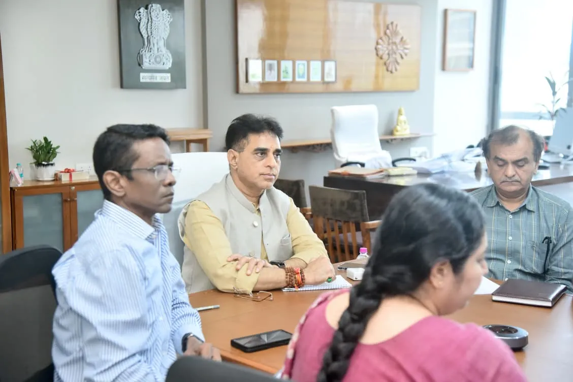 રોગચાળા અંગે આરોગ્ય મંત્રી શ્રી પ્રફુલભાઈ પાનશેરીયાની ઉચ્ચસ્તરીય સમીક્ષા બેઠક:H1N1 ગાઇડલાઇનનું ચોક્કસ પાલન કરવા સૂચના...