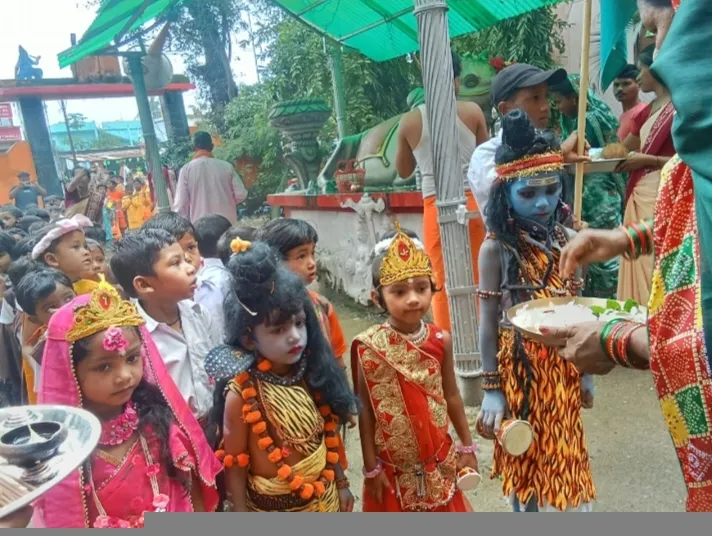 सरस्वती शिशु मंदिर फरसगांव में भव्य शोभायात्रा निकाली