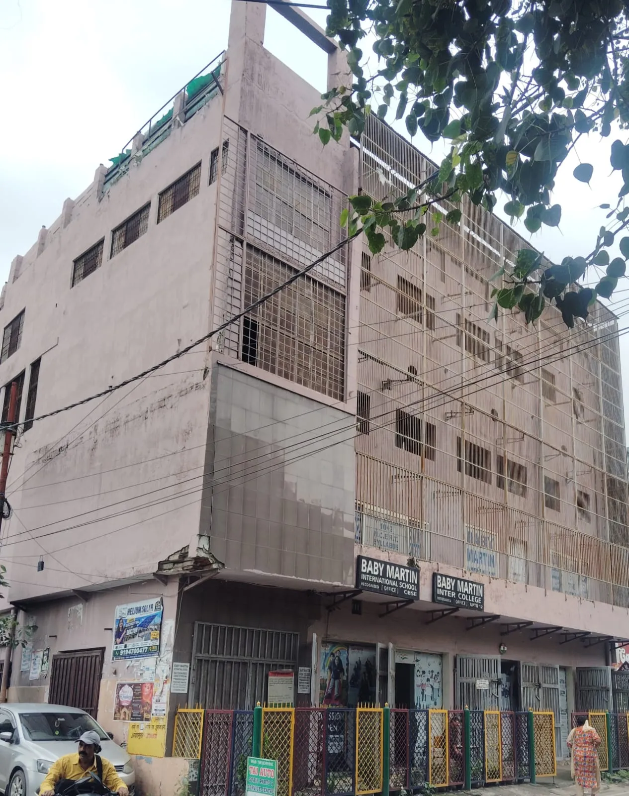 अग्नि सुरक्षा को लेकर बेबी मार्टिन इंटरनेशनल स्कूल पर उठे सवाल, सैकड़ों बच्चों की सुरक्षा चिंता में