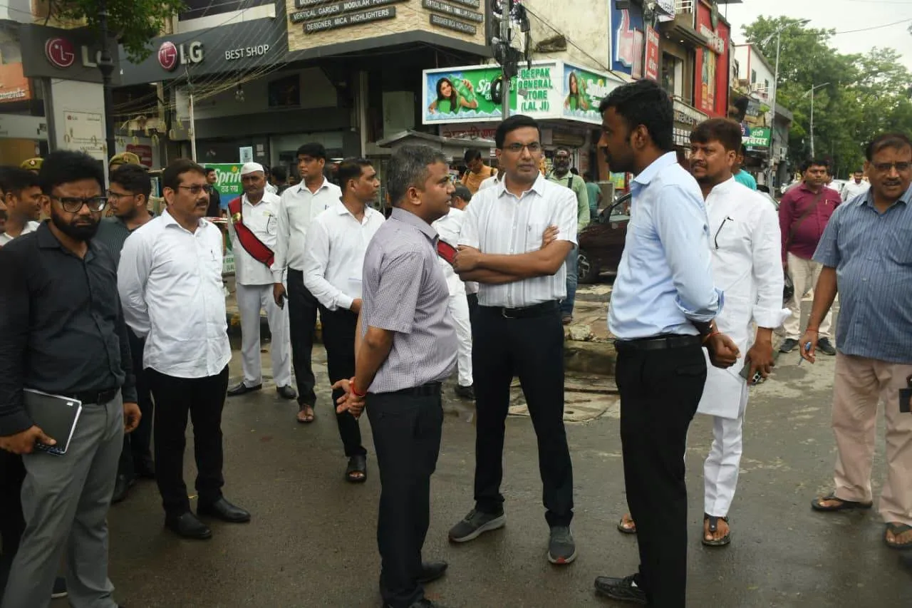 जल निकासी व्यवस्था में लापरवाही पर मंडलायुक्त सख्त, मुख्य अभियंता का वेतन रोकने के निर्देश