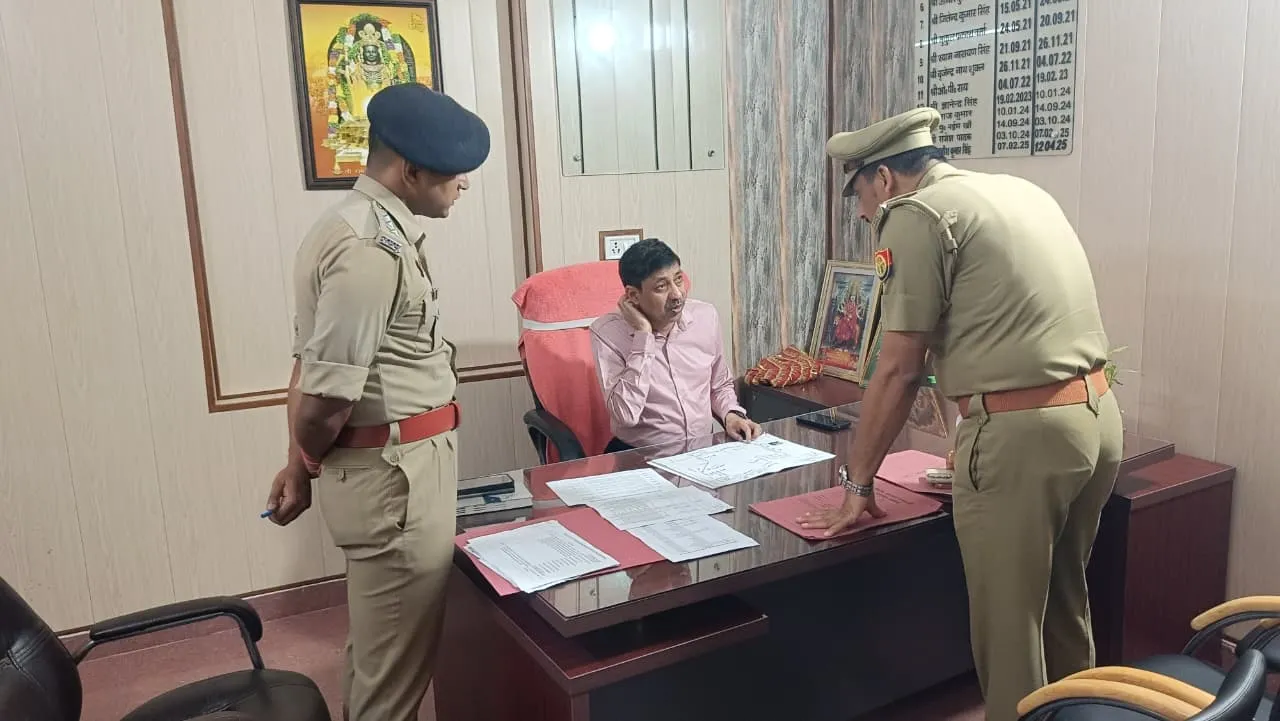 बारावफात पर्व को लेकर बांगरमऊ थाने का एसएसपी ने किया निरीक्षण