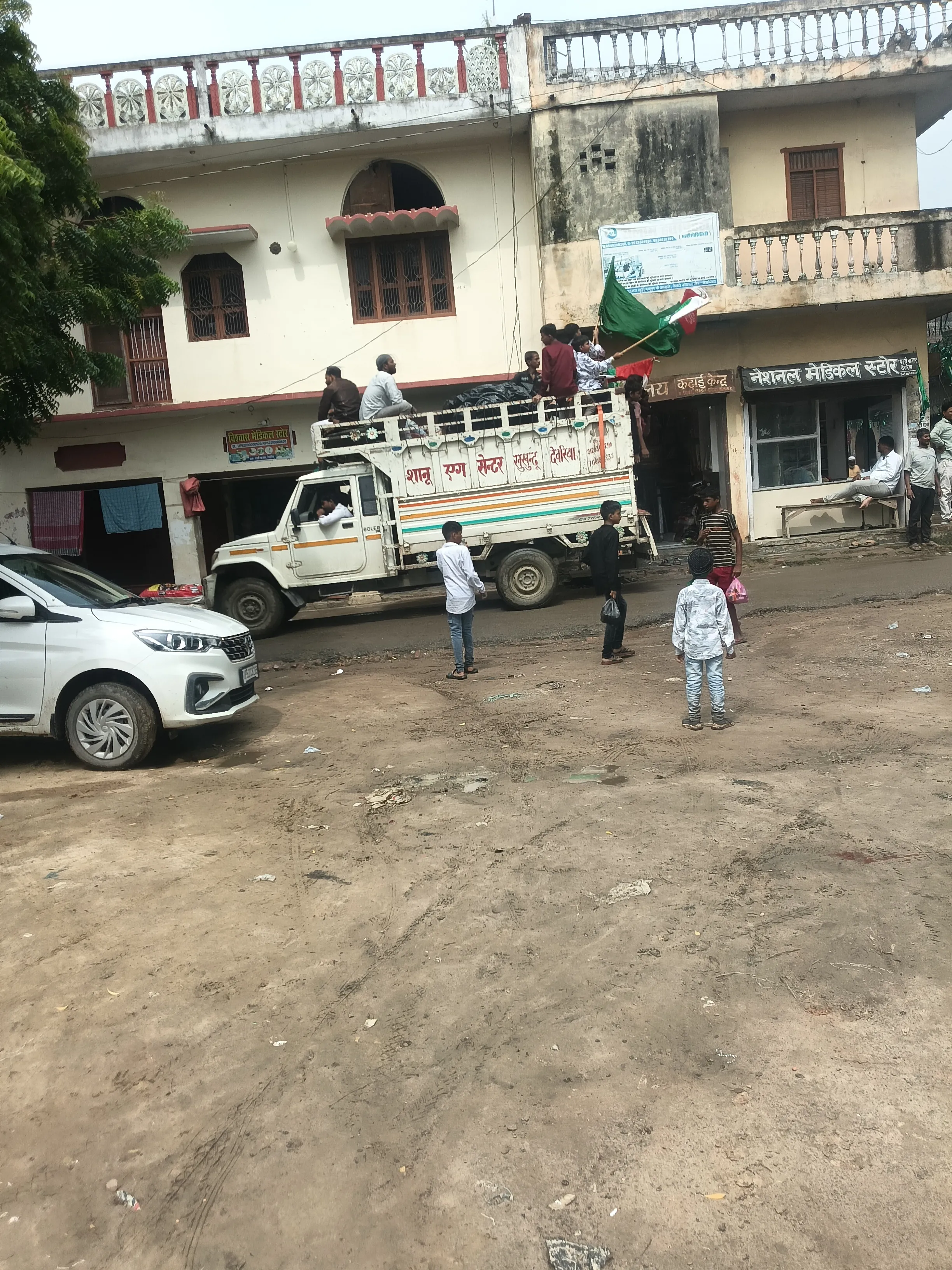 पड़ री बाजार में ईद ए मिलादुन्नबी का जुलूस डीजे पर घोड़े के साथ निकाला पुलिस बल तैनात रहा शांतिपुर निकाला जुलूस
