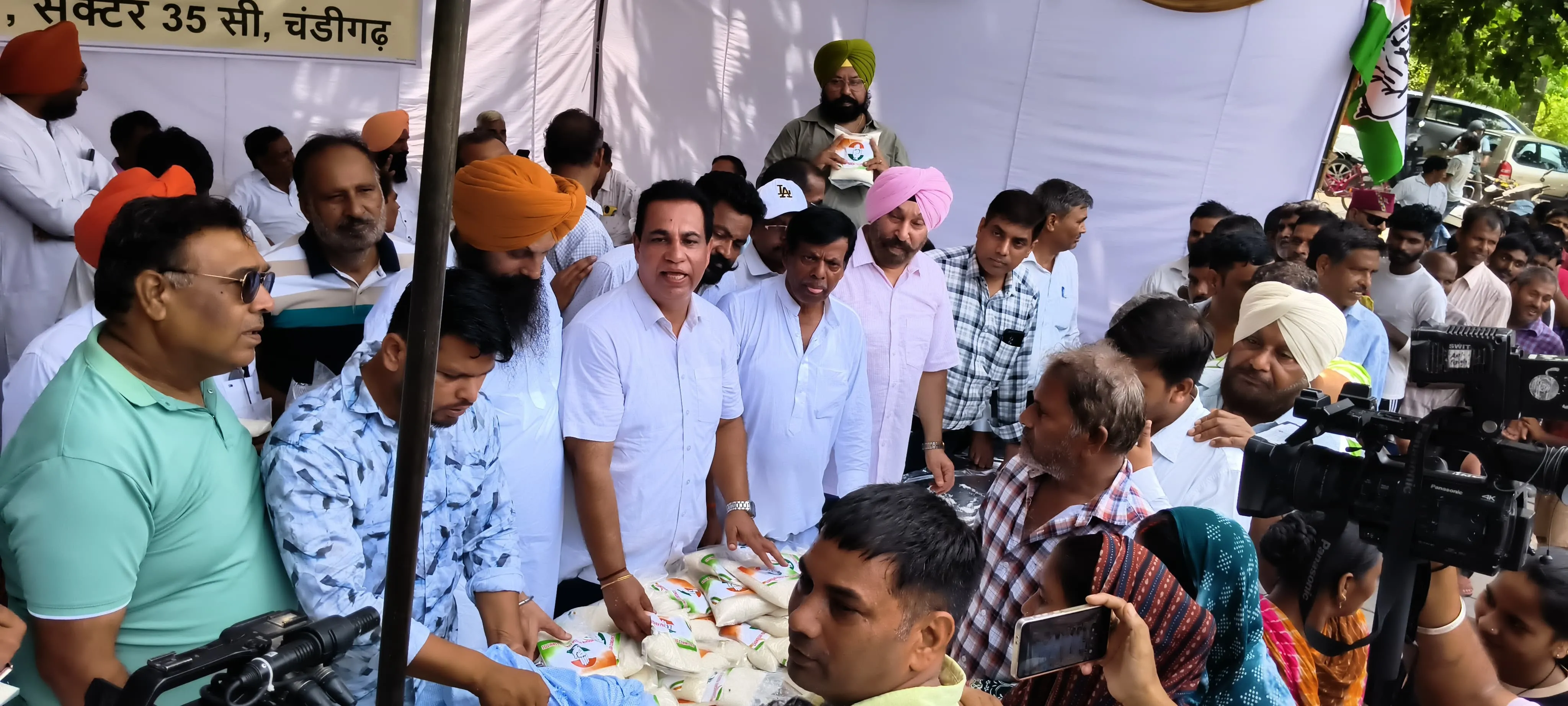 “बीजेपी सरकार ने लोगों के जीवन से मिठास छीनी : लक्की”

“महंगाई के विरोध में कांग्रेस का अनोखा प्रदर्शन,  चीनी का लंगर