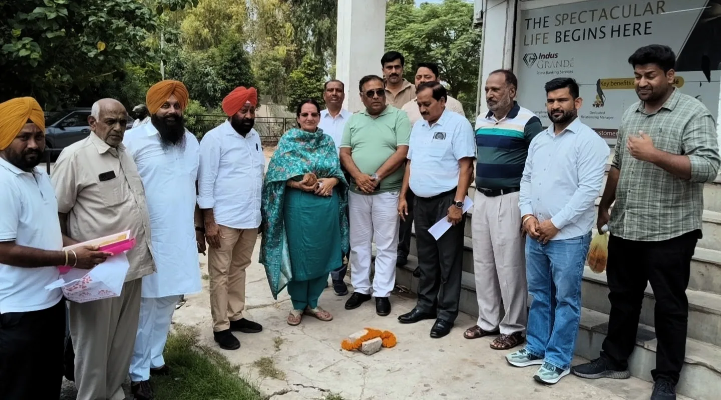 शोरूमों के आगे लगेंगे पेवर ब्लॉक, पार्षद दर्शना रानी ने विकास कार्य का किया शुभारंभ