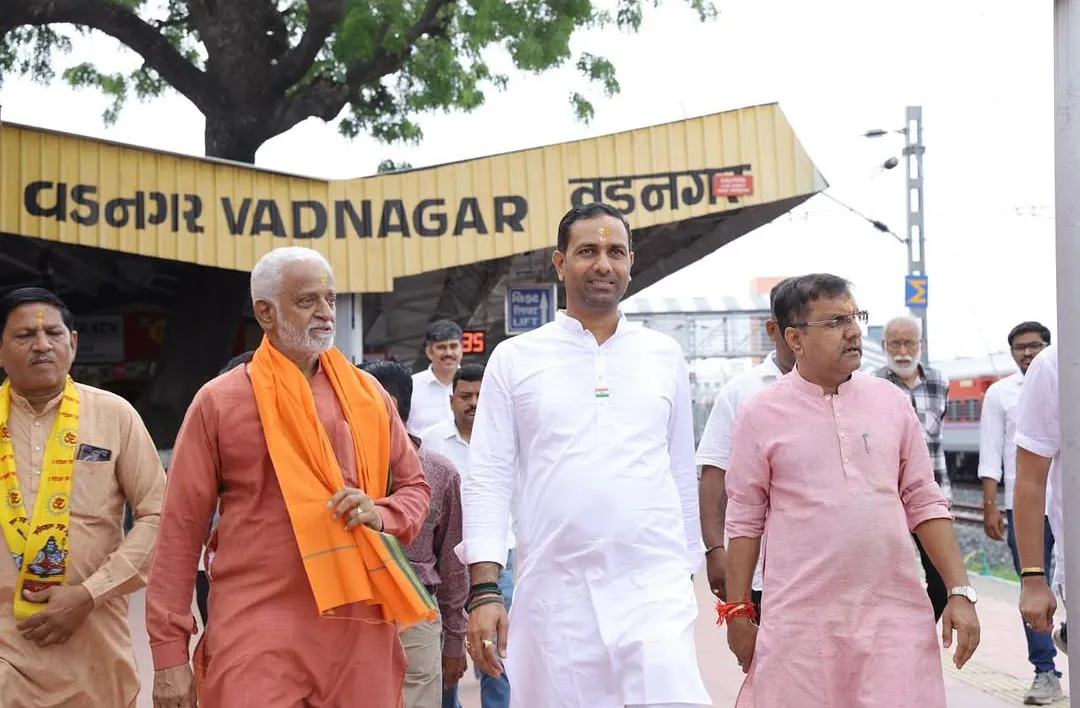 વડનગર રેલવે સ્ટેશનની ખાસ મુલાકાત: વિરાસત અને આધુનિક વિકાસ તરફ વધતાં કદમ