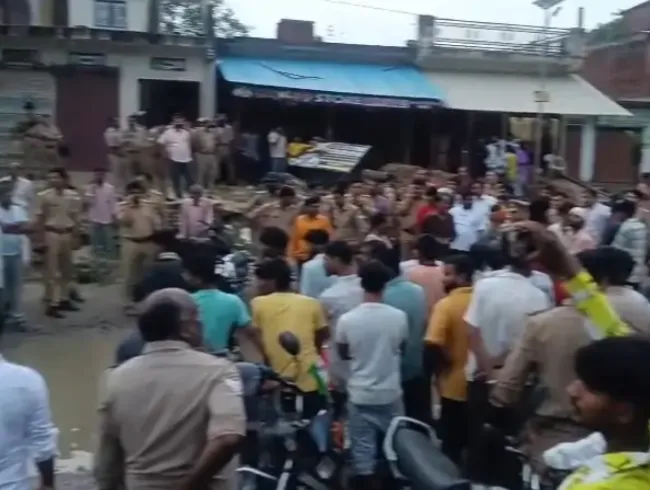 उन्नाव: तेज रफ्तार पिकअप की टक्कर से छह वर्षीय बच्ची की मौत, आठ वर्षीय बहन गंभीर घायल