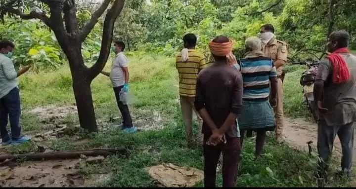 आम के बाग में मिला फल विक्रेता का सड़ा शव, दो दिन से था लापता
-रिपोर्टर .. अजीत सिंह