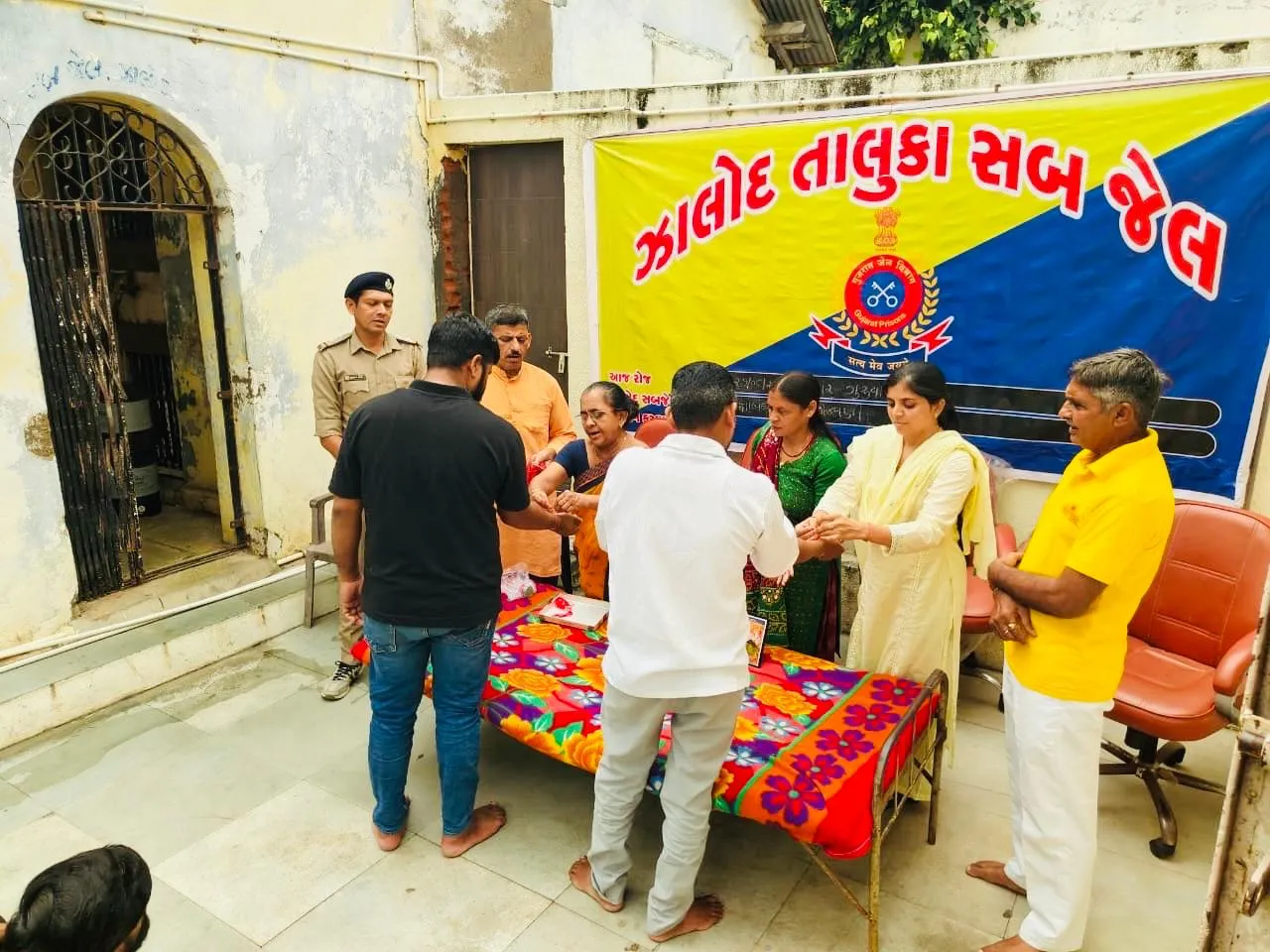 દાહોદ જિલ્લાના ઝાલોદ તાલુકામાં સબ જેલમાં ગાયત્રી પરિવાર દ્વારા રક્ષાબંધન પર્વનું ભાવનાત્મક આયોજન