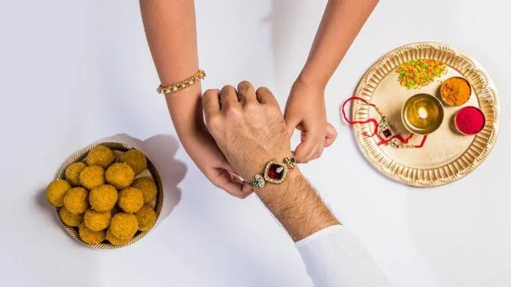 धुमधाम से मनाया जाएगा रक्षा बंधन का पर्व, रक्षा बंधन भाई-बहन के अटूट प्रेम और विश्वास का प्रतीक