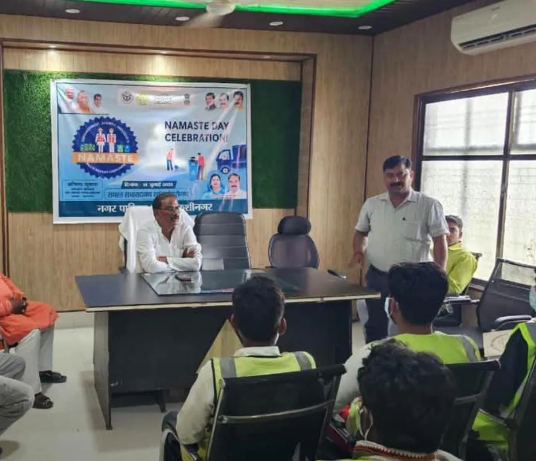 कुर्सी किरन की, हुक्म राकेश का ! ‘ ईओ बोलीं— ‘सांसद प्रतिनिधि है राकेश