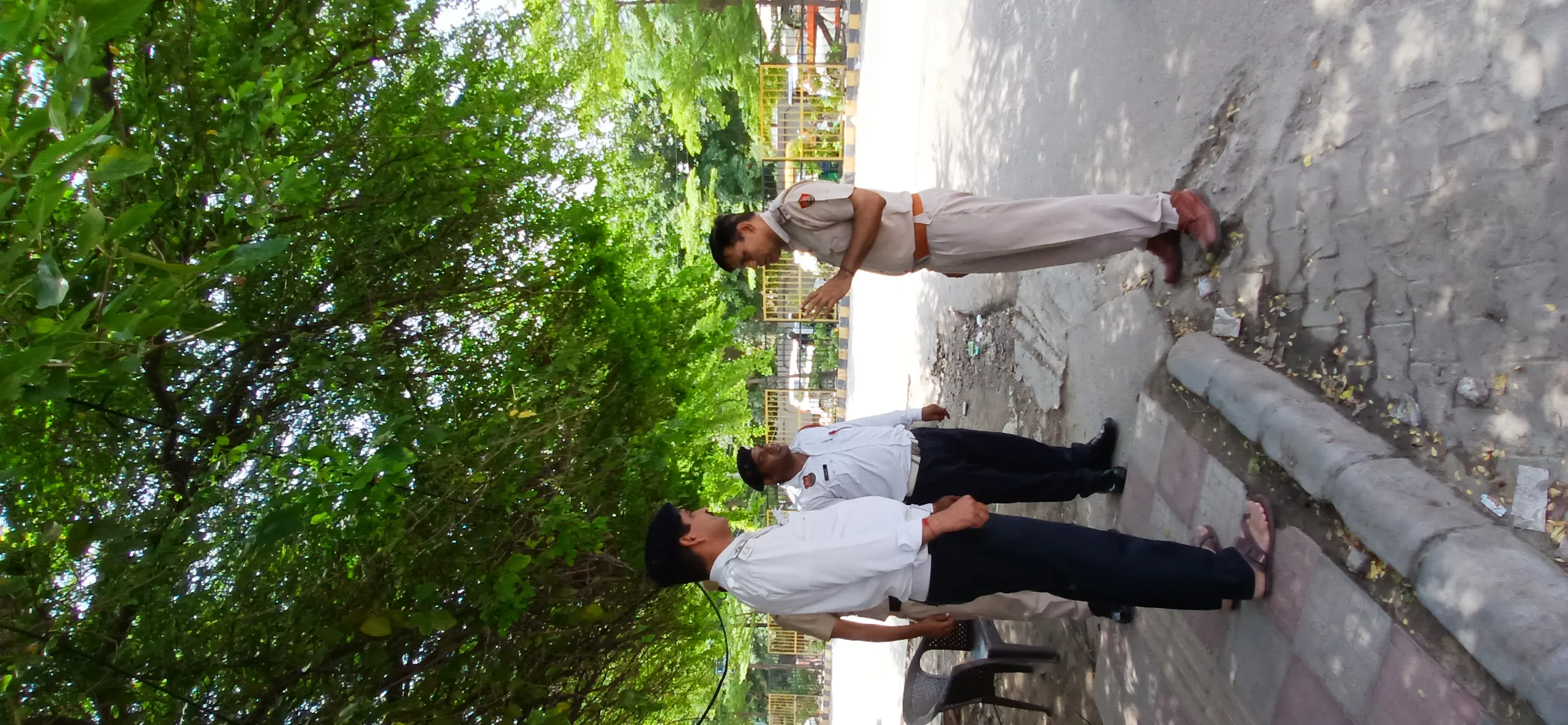 ट्रैफिक इंस्पेक्टर कृष्ण कुमार ने लिया यातायात व्यवस्था का जायजा, दिए आवश्यक दिशा-निर्देश