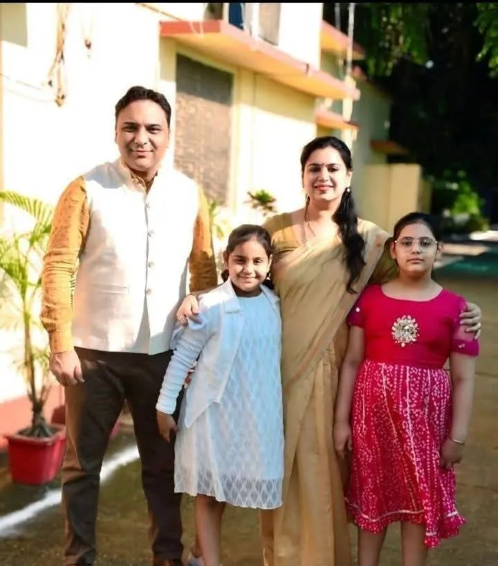 क्या मिर्जापुर की पूर्व जिलाधिकारी दिव्या मित्तल अनुप्रिया पटेल के खिलाफ चुनाव लडने वाली है ?