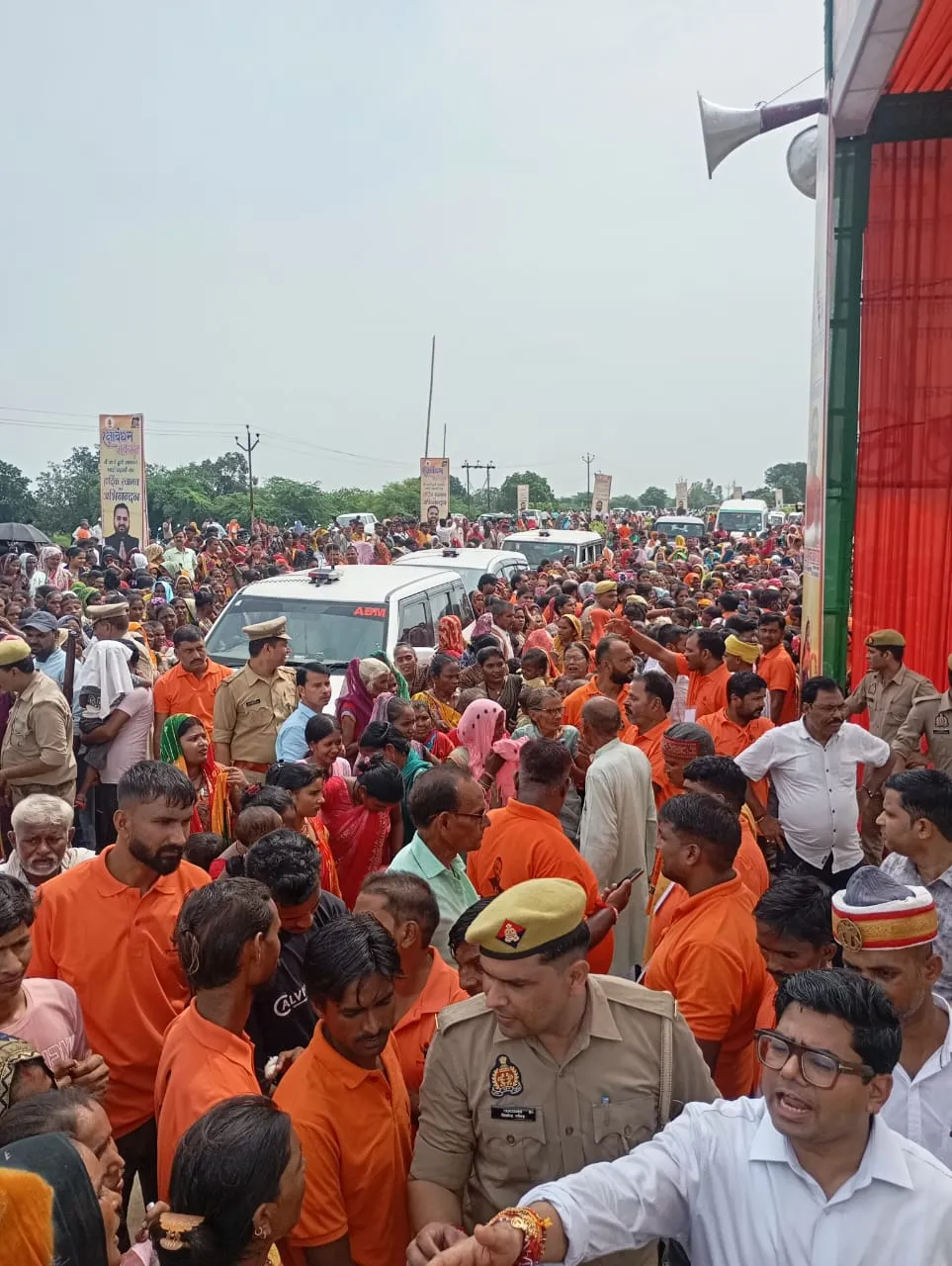 CS पुष्पेंद्र प्रताप सिंह विधानसभा 166
एक लाख बहनों से राखी बंधवाने का सपना, मंच पर छलके भाई के आंसू, उठे कई सवाल