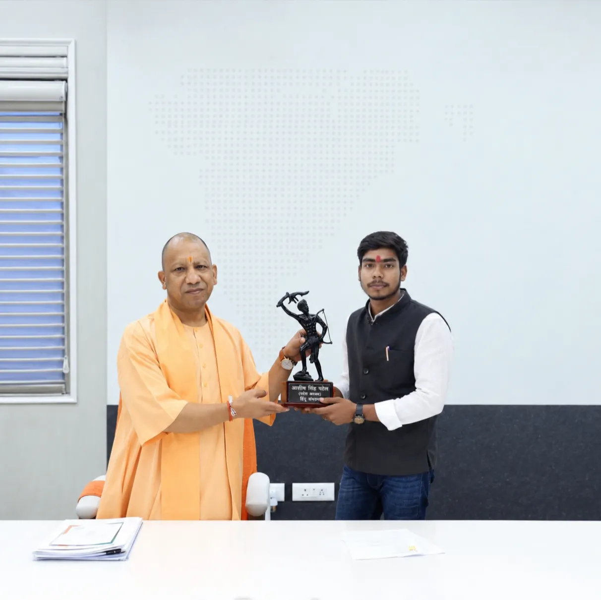 ब्रेकिंग न्यूज़ जौनपुर मछली शहर से चर्चित चेहरा आशीष सिंह पटेल 'आशु' यह चेहरा सुर्खियों में रहता है