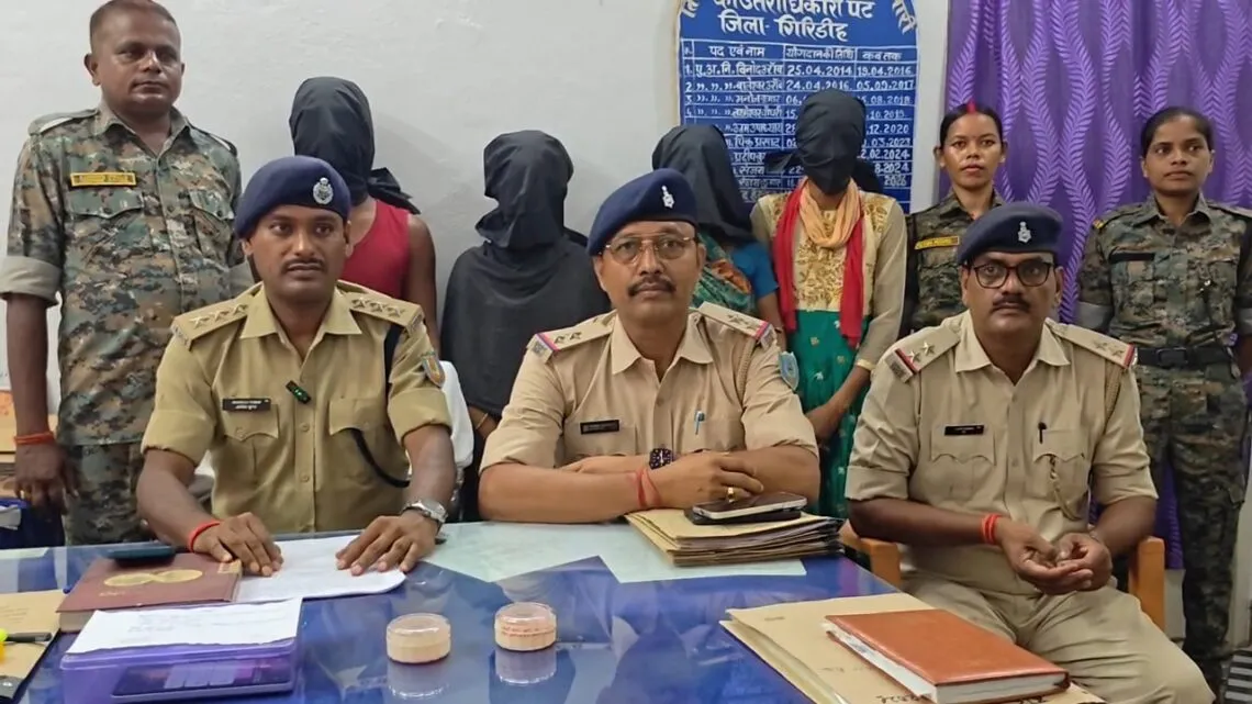 Giridih News: जमामो माता मंदिर में चेन स्नैचिंग का 24 घंटे में खुलासा, अंतरराज्यीय गिरोह के 4 आरोपी गिरफ्तार