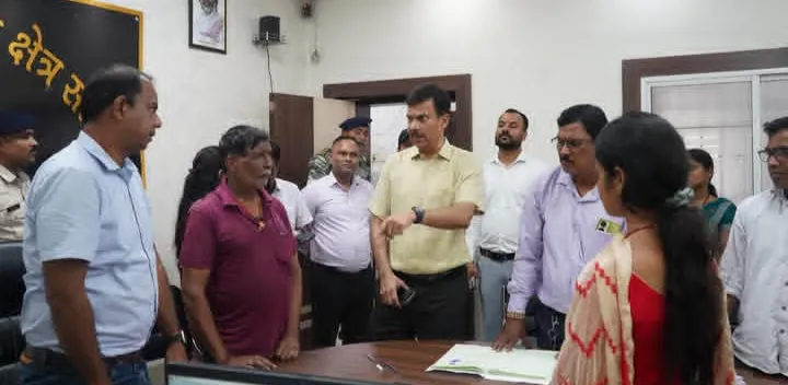 JAMSHEDPUR : SIR-2026 : जिला उपायुक्त राजीव रंजन ने दावा-आपत्ति सुनवाई स्थलों का किया निरीक्षण, व्यवस्थाओं को लेकर दिए आ