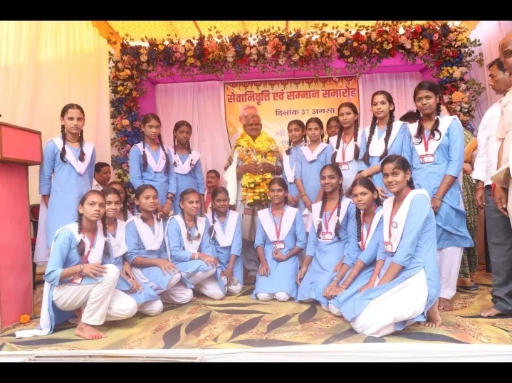 राज्यपाल पुरस्कृत शिक्षक आर.पी. चक्रवर्ती सेवानिवृत्त, दी भावभीनी विदाई*