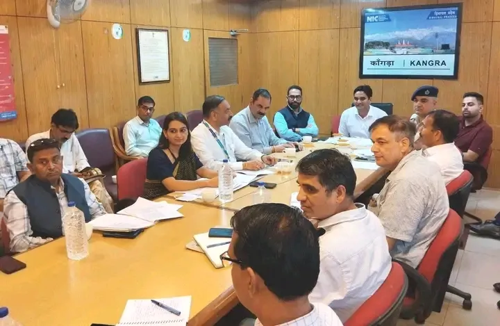 हिमाचल प्रदेश के जिला कांगडा में नशा तस्करों की अवैध संपत्तियों पर होगी कार्रवाई, कब्जे भी हटेंगे: उपायुक्त कांगडा