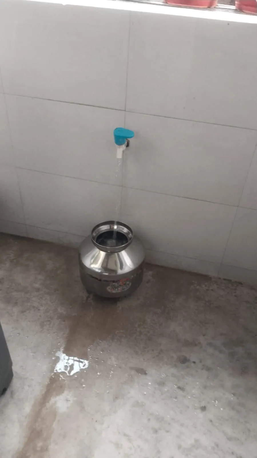 Vemali Vadodara mein Jal Sankat se society behal