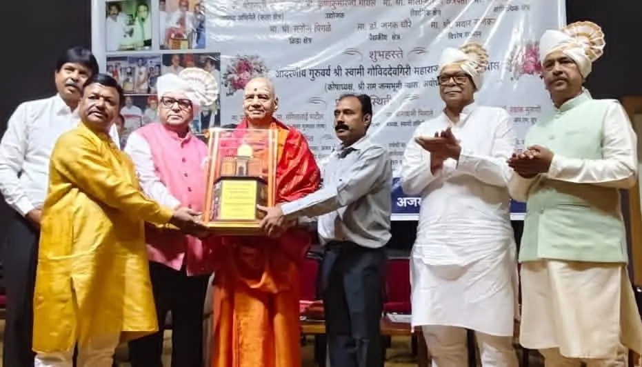 अ भियान प्रतिष्ठान तर्फे पूना फेस्टिवल अध्यक्ष कृष्ण कुमार गोयल यांना ‘पुणे रत्न’ पुरस्कार